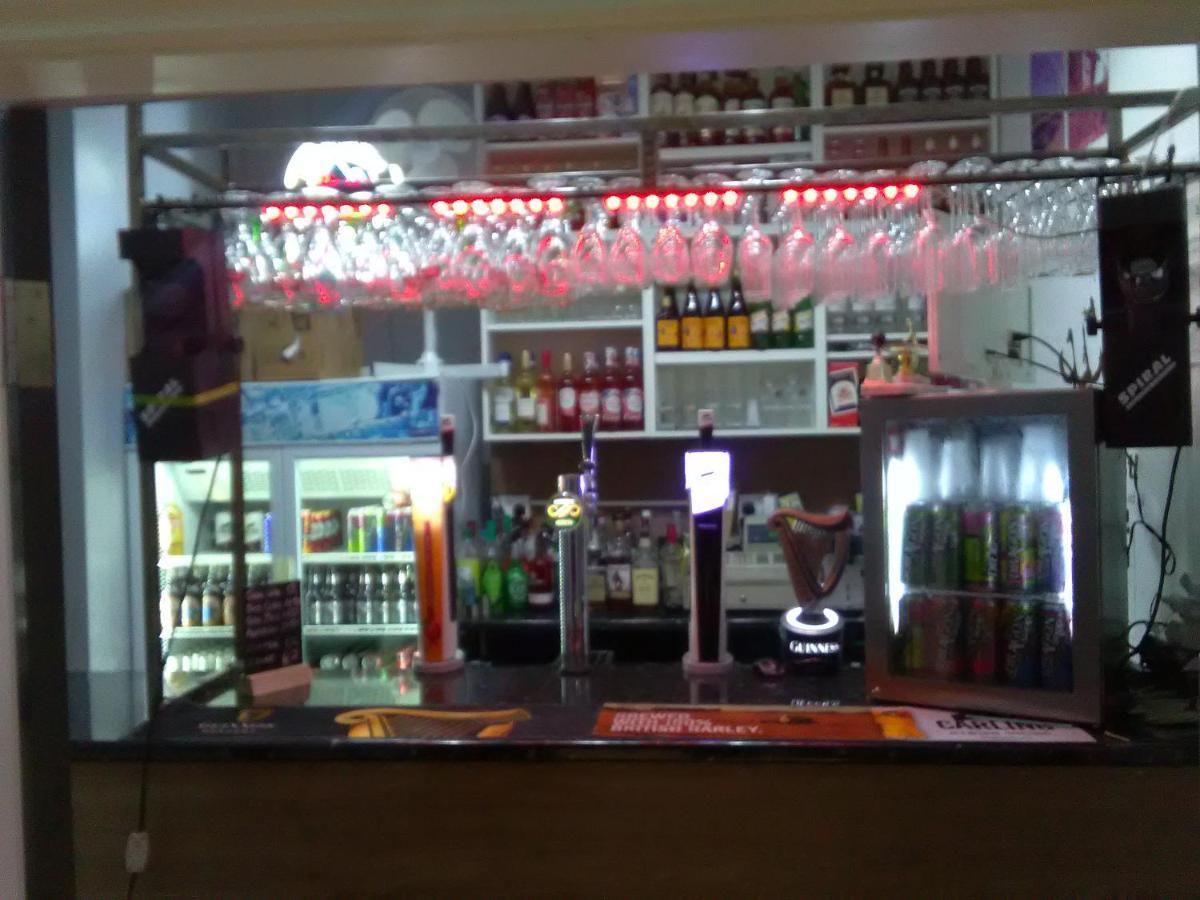 Newcastle West Hotel & Bar Екстер'єр фото