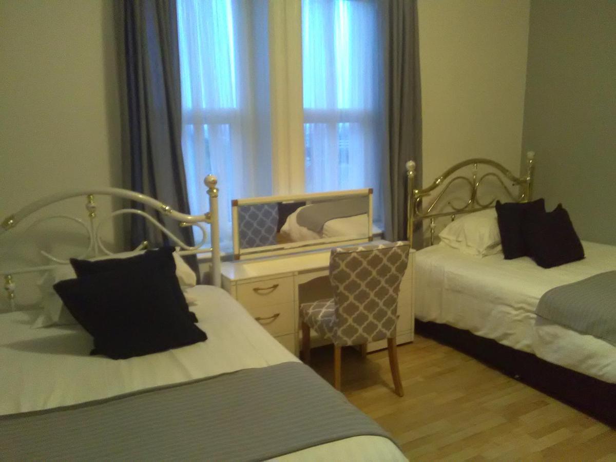 Newcastle West Hotel & Bar Екстер'єр фото