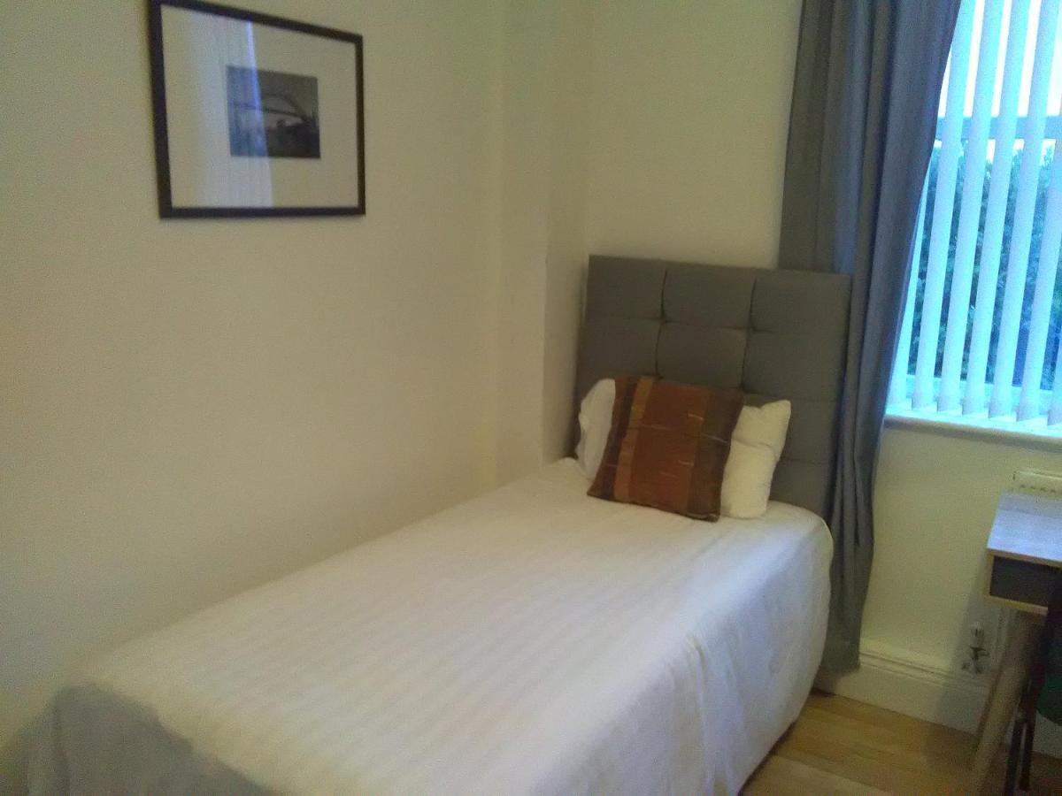 Newcastle West Hotel & Bar Екстер'єр фото