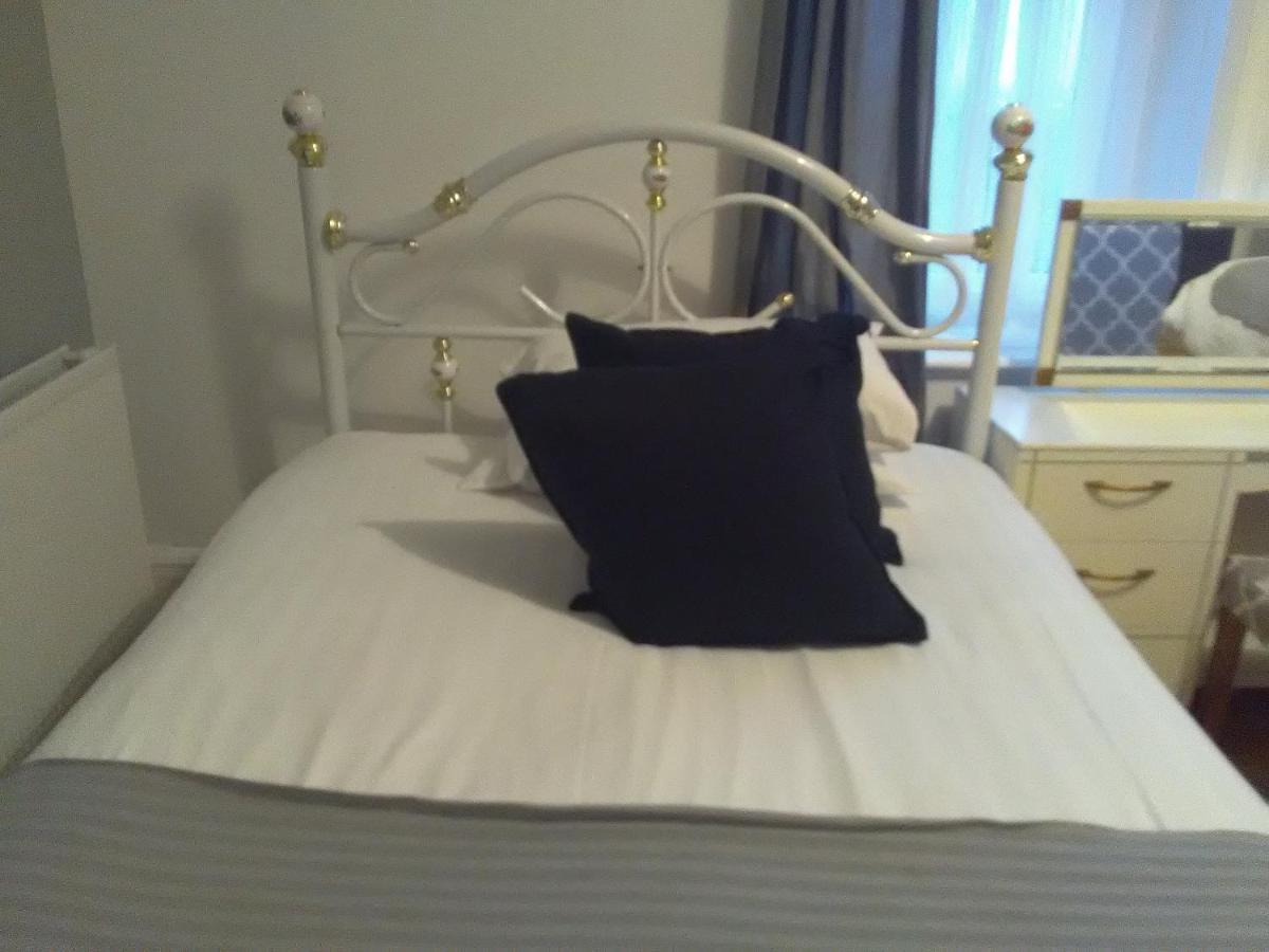 Newcastle West Hotel & Bar Екстер'єр фото