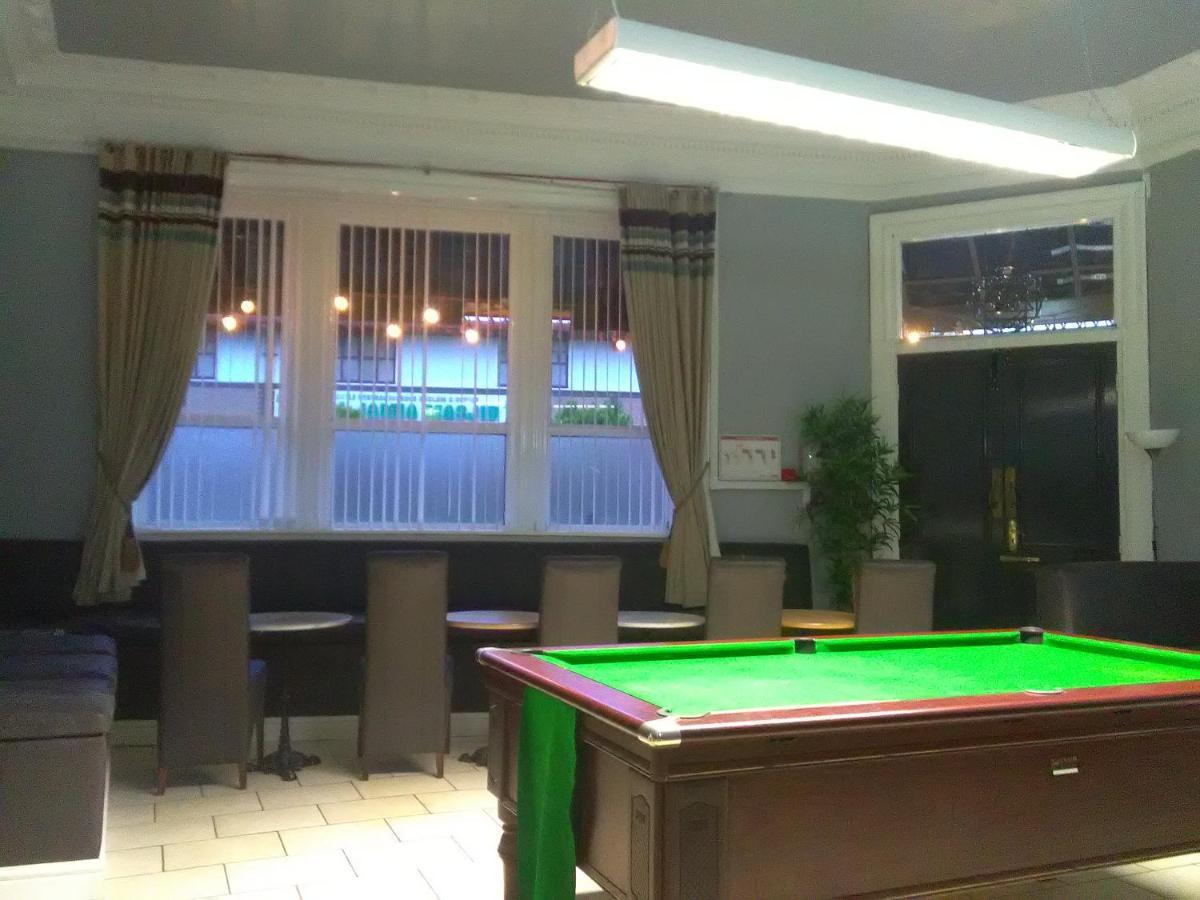Newcastle West Hotel & Bar Екстер'єр фото