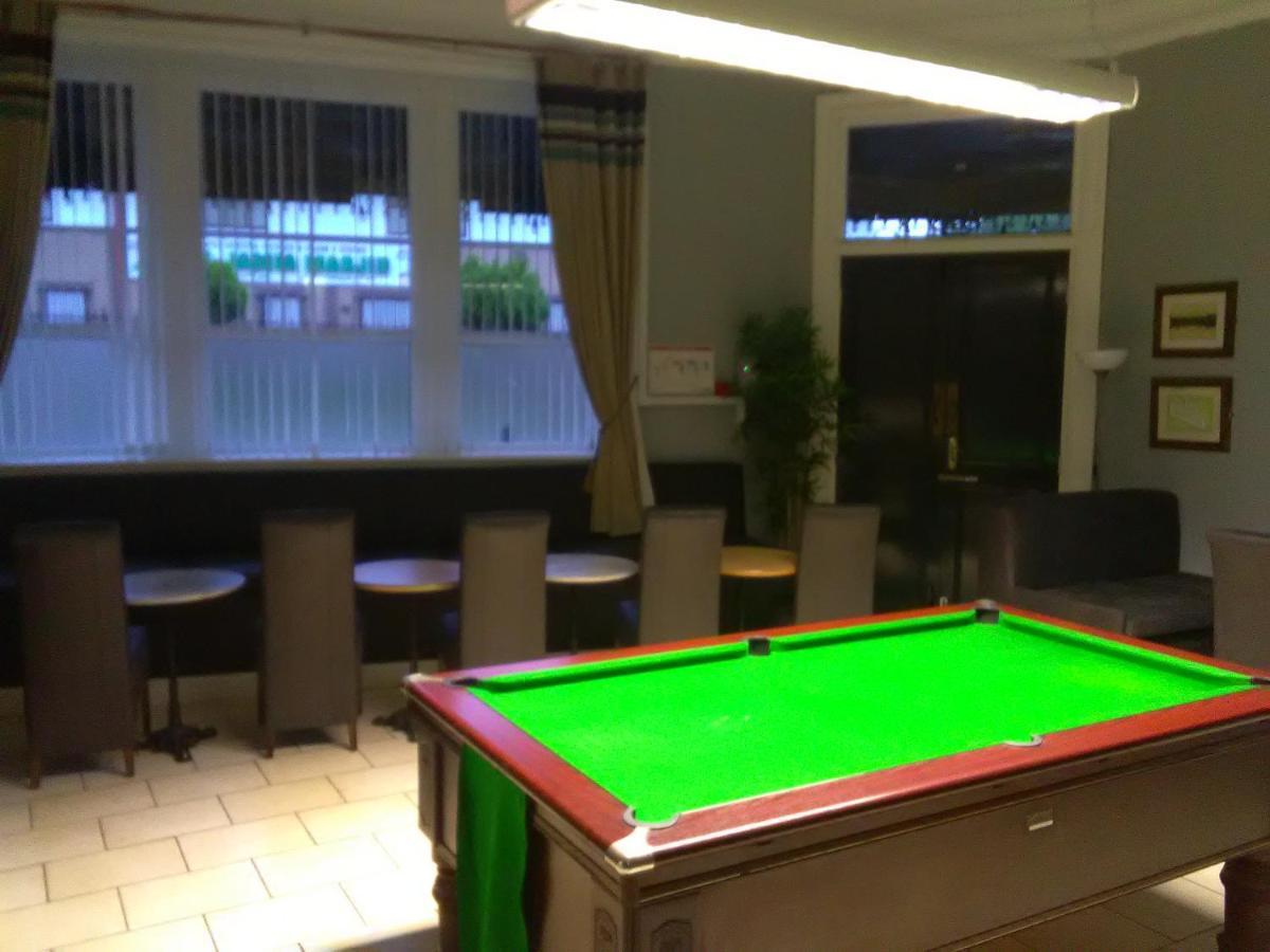 Newcastle West Hotel & Bar Екстер'єр фото