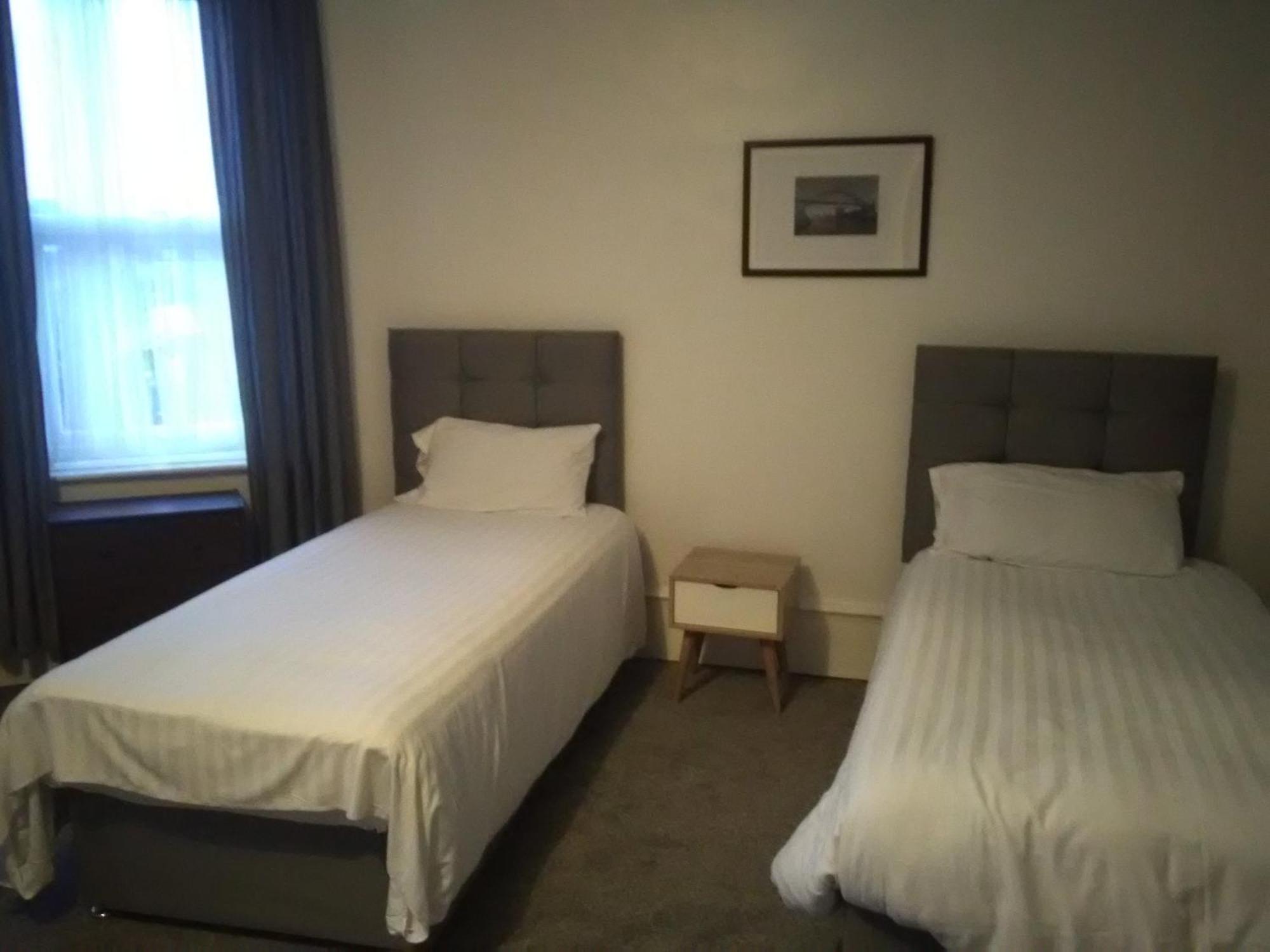 Newcastle West Hotel & Bar Номер фото