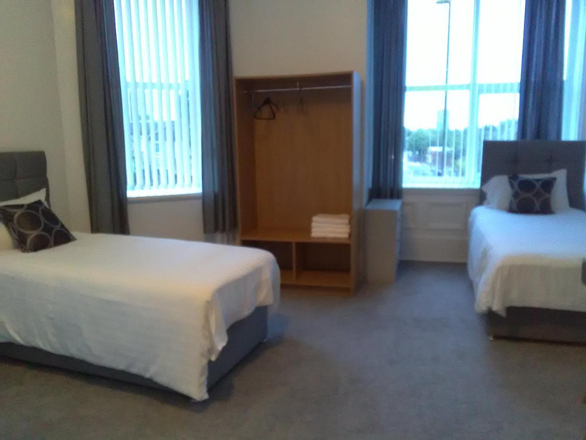 Newcastle West Hotel & Bar Номер фото