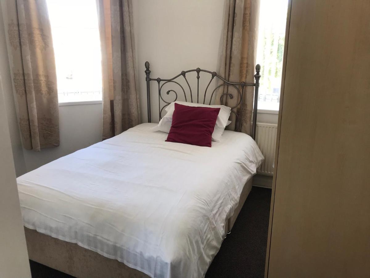 Newcastle West Hotel & Bar Екстер'єр фото