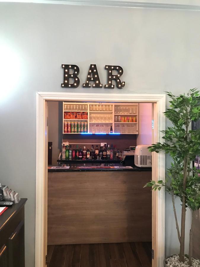 Newcastle West Hotel & Bar Екстер'єр фото