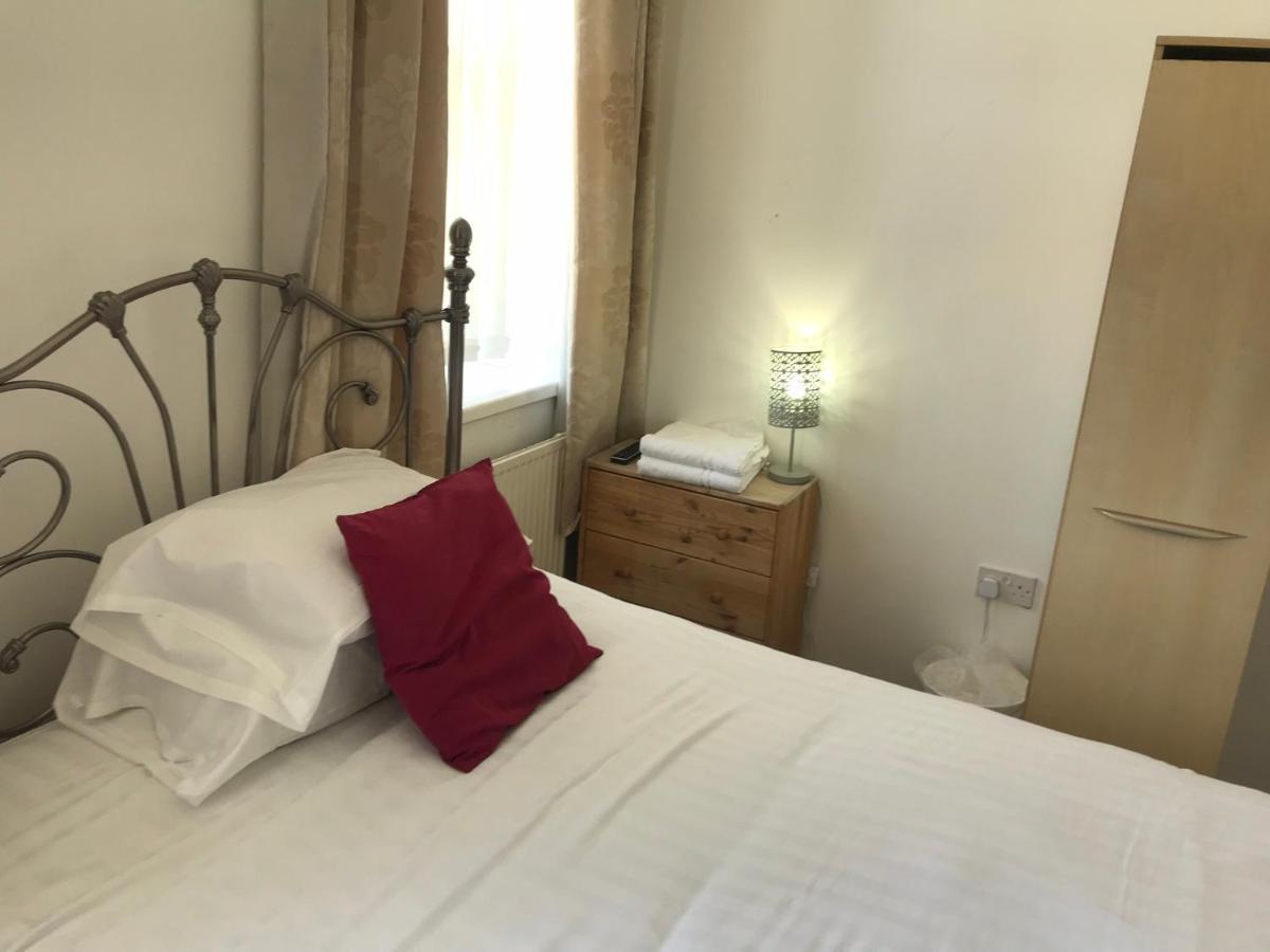 Newcastle West Hotel & Bar Екстер'єр фото