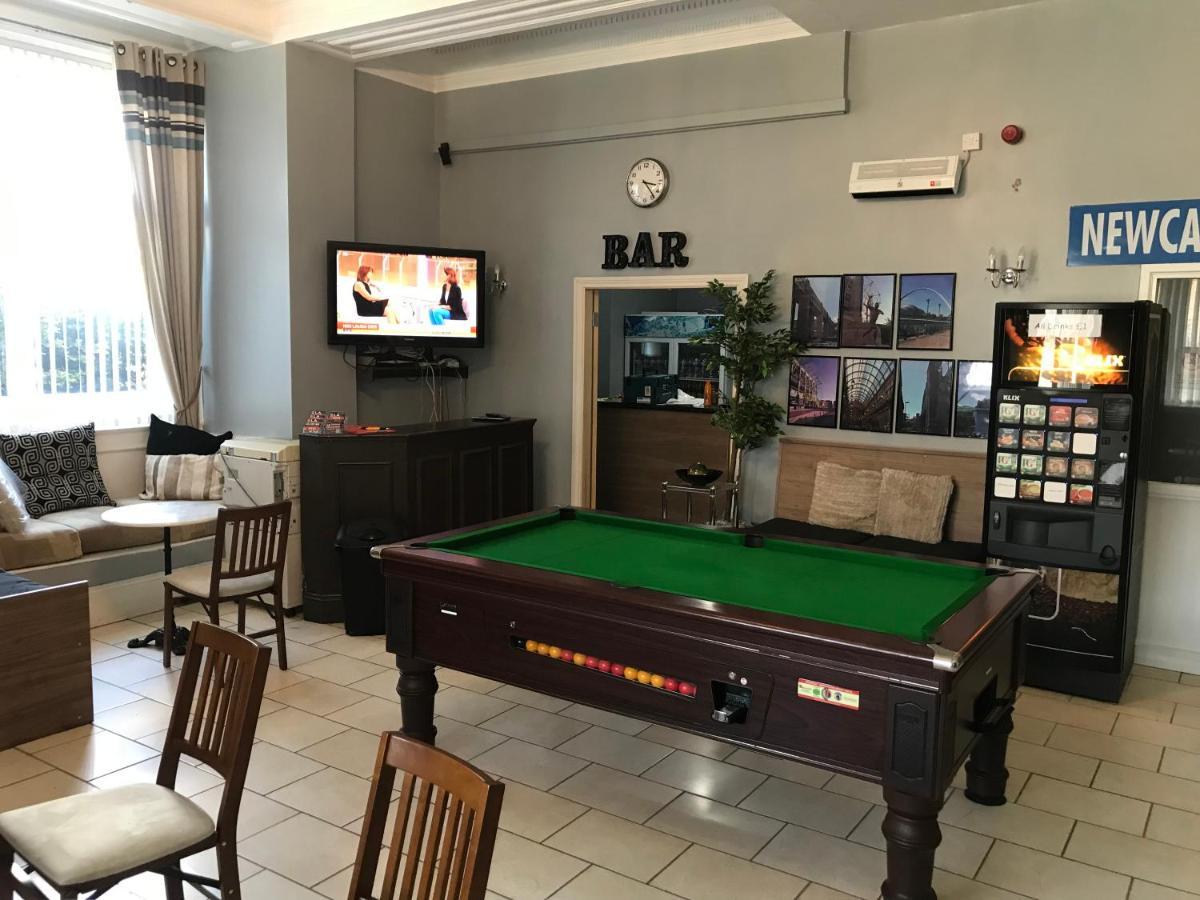 Newcastle West Hotel & Bar Екстер'єр фото