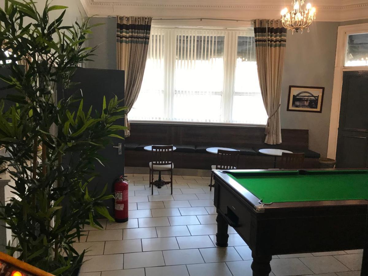 Newcastle West Hotel & Bar Екстер'єр фото