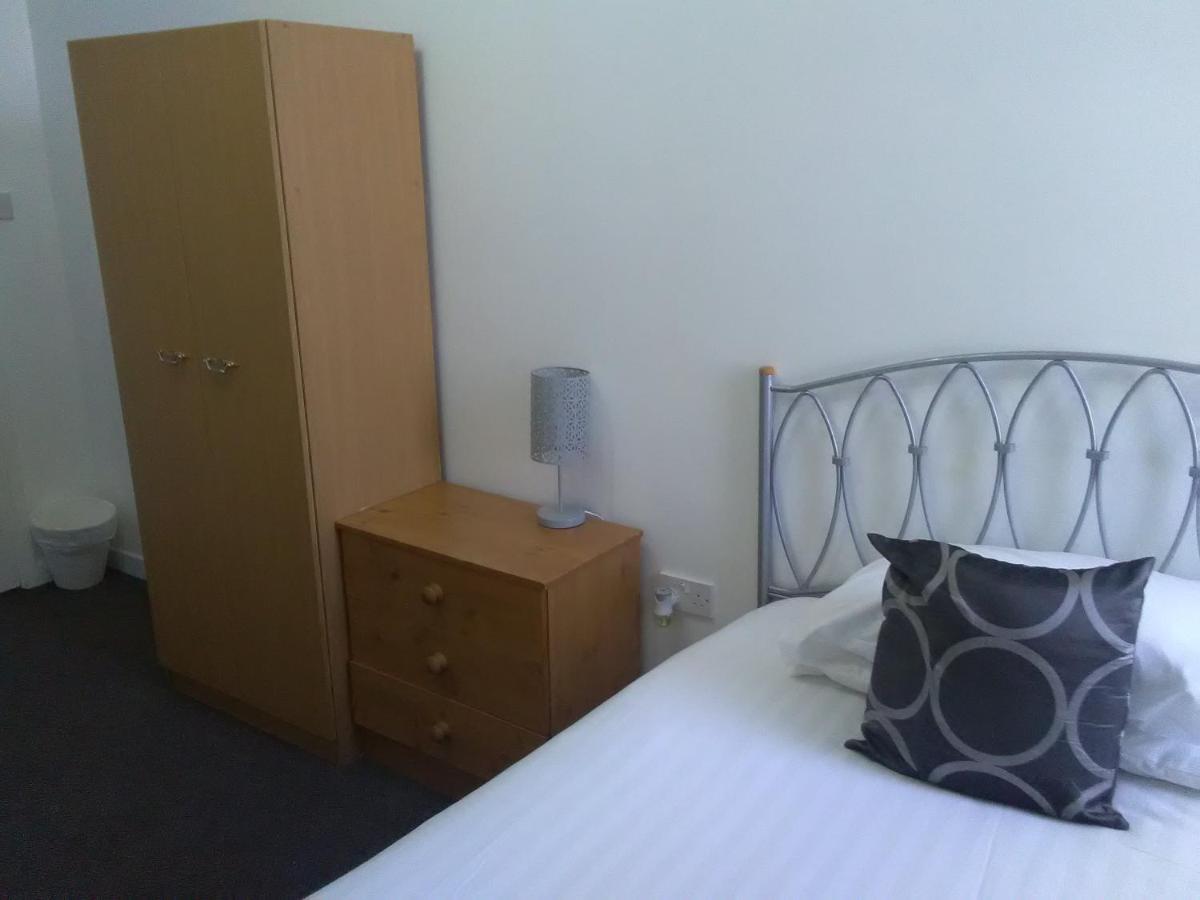 Newcastle West Hotel & Bar Екстер'єр фото