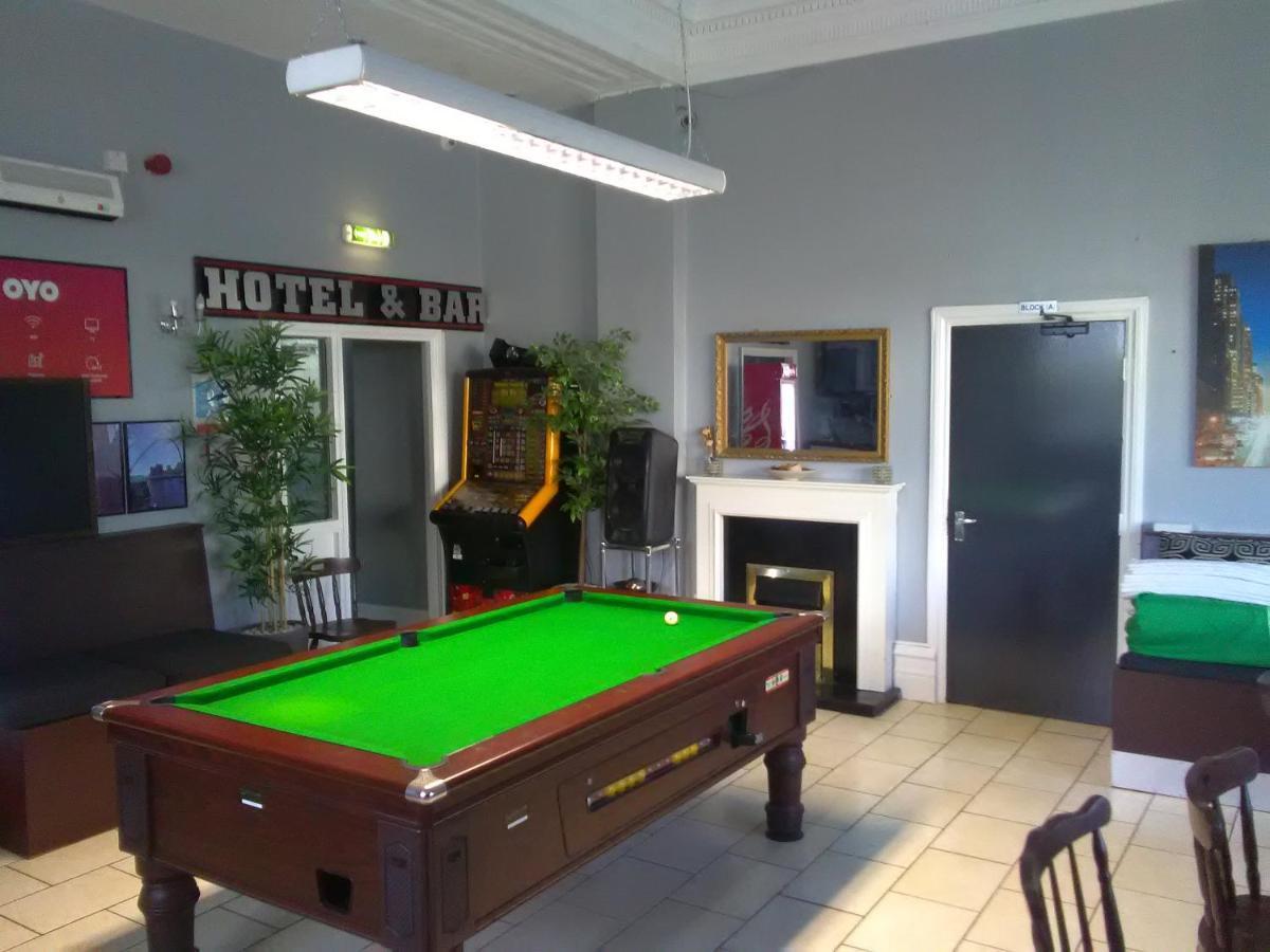 Newcastle West Hotel & Bar Екстер'єр фото