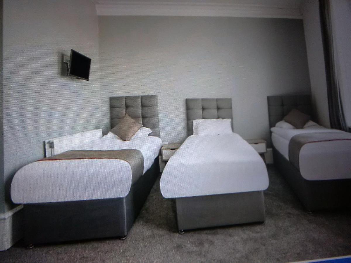 Newcastle West Hotel & Bar Екстер'єр фото